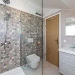 App Mit Meerblick Und Pool Fuer 2-4 Personen By Interhome