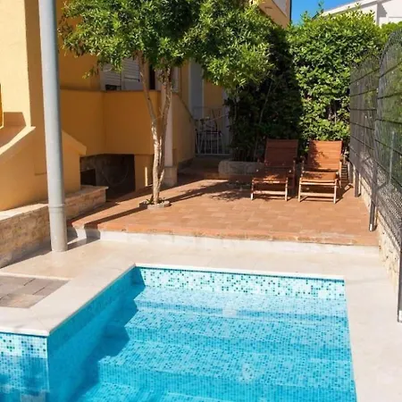 App Mit Meerblick Und Pool Fuer 2-4 Personen By Interhome * Šilo