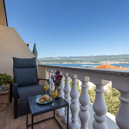 Lejlighed App Mit Meerblick Und Pool Fuer 2-4 Personen By Interhome *