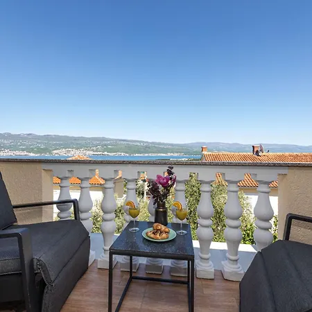 App Mit Meerblick Und Pool Fuer 2-4 Personen By Interhome Lejlighed