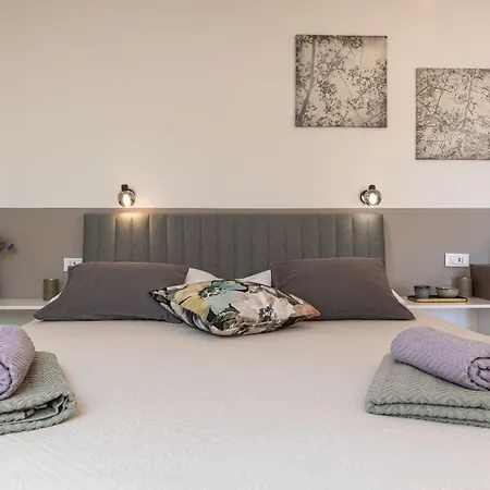 App Mit Meerblick Und Pool Fuer 2-4 Personen By Interhome Šilo