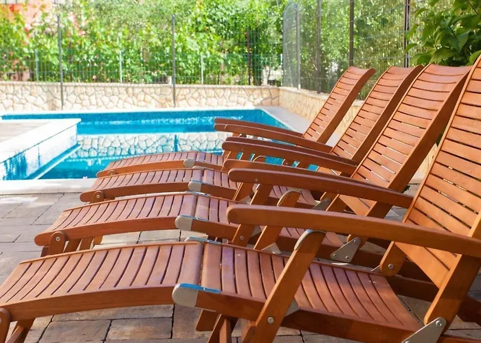App Mit Meerblick Und Pool Fuer 2-4 Personen By Interhome Šilo