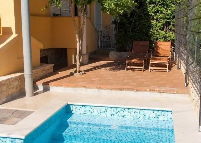 App Mit Meerblick Und Pool Fuer 2-4 Personen By Interhome * Šilo