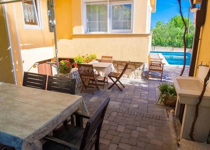 App Mit Meerblick Und Pool Fuer 2-4 Personen By Interhome Lejlighed *
