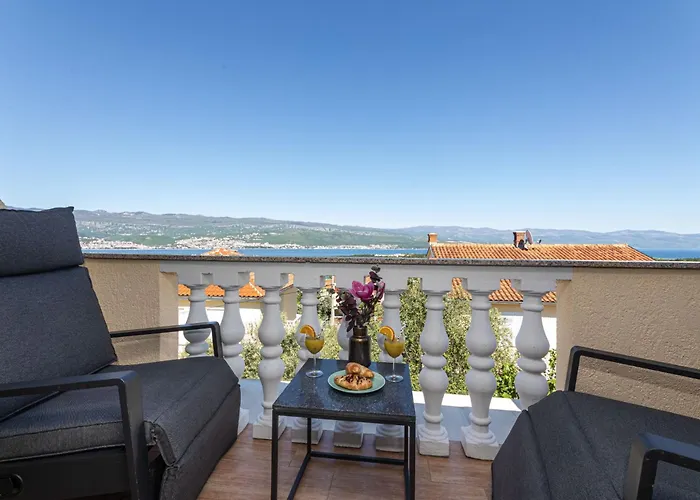 App Mit Meerblick Und Pool Fuer 2-4 Personen By Interhome Lejlighed