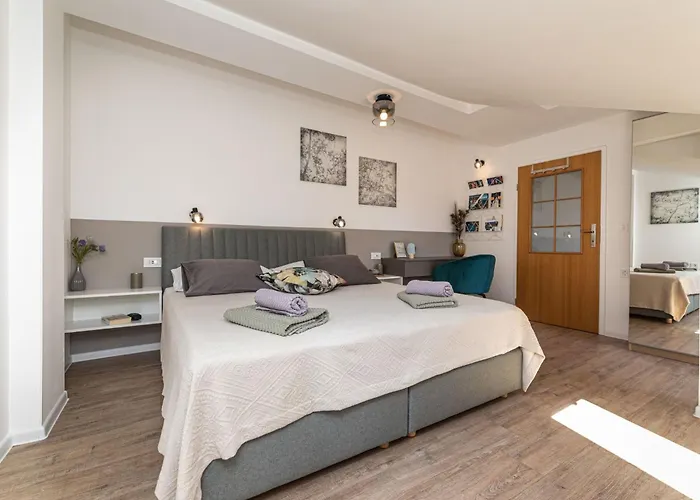 Lejlighed App Mit Meerblick Und Pool Fuer 2-4 Personen By Interhome Šilo