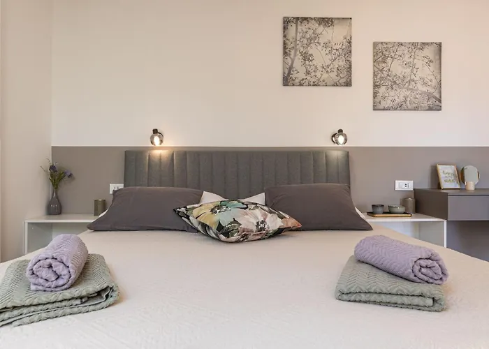 App Mit Meerblick Und Pool Fuer 2-4 Personen By Interhome Šilo