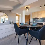 App Mit Meerblick Und Pool Fuer 2-4 Personen By Interhome * シロ