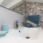 App Mit Meerblick Und Pool Fuer 2-4 Personen By Interhome シロ