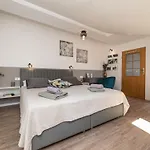 アパート App Mit Meerblick Und Pool Fuer 2-4 Personen By Interhome シロ