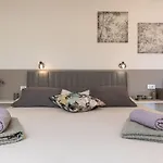 App Mit Meerblick Und Pool Fuer 2-4 Personen By Interhome シロ