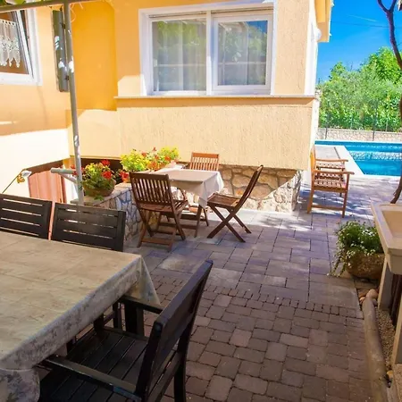 App Mit Meerblick Und Pool Fuer 2-4 Personen By Interhome アパート *